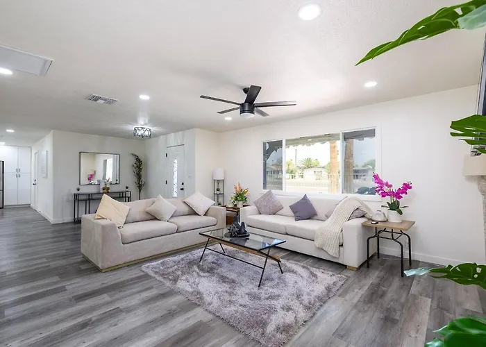 Serene Desert Getaway W/ Backyard Near Asu Campus! Ferienhaus