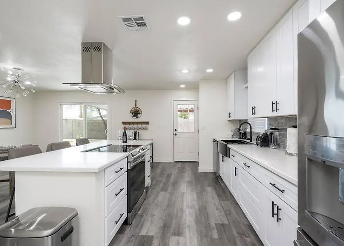 Serene Desert Getaway W/ Backyard Near Asu Campus! Ferienhaus