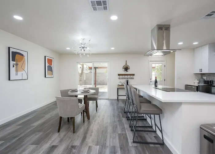 Ferienhaus Serene Desert Getaway W/ Backyard Near Asu Campus! *