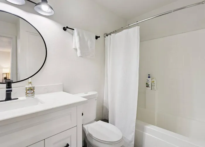 Serene Desert Getaway W/ Backyard Near Asu Campus! *