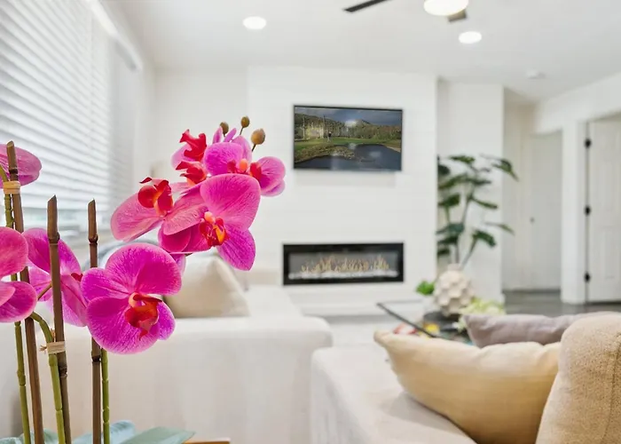 Serene Desert Getaway W/ Backyard Near Asu Campus! * Tempe