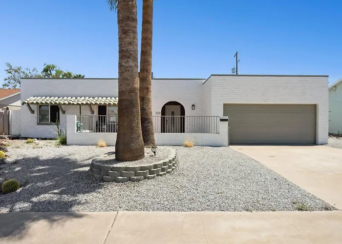 Serene Desert Getaway W/ Backyard Near Asu Campus! Ferienhaus