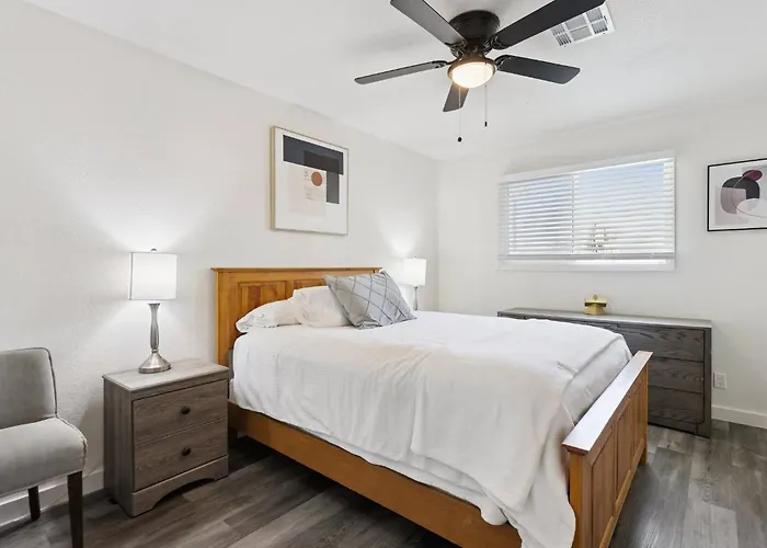 Ferienhaus Serene Desert Getaway W/ Backyard Near Asu Campus! *