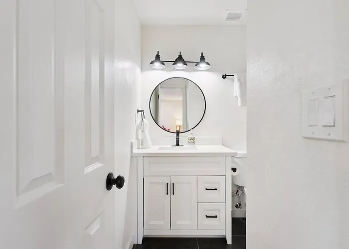 Serene Desert Getaway W/ Backyard Near Asu Campus! Ferienhaus